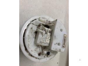 Gebruikte Benzinepomp Peugeot 5008 II (M4/MC/MJ/MR) 1.2 12V e-THP PureTech 130 Prijs € 75,00 Margeregeling aangeboden door Autodemontage van de Laar