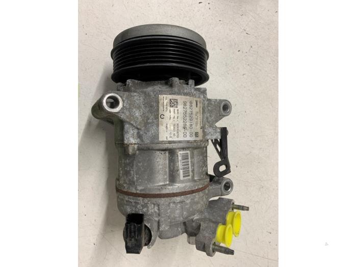 Gebruikte Aircopomp Peugeot 5008 II (M4/MC/MJ/MR) 1.2 12V e-THP PureTech 130 Prijs € 125,00 Margeregeling aangeboden door Autodemontage van de Laar