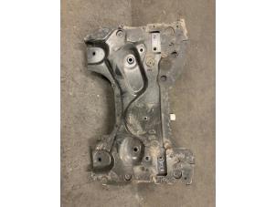 Gebruikte Subframe Peugeot 5008 II (M4/MC/MJ/MR) 1.2 12V e-THP PureTech 130 Prijs op aanvraag aangeboden door Autodemontage van de Laar