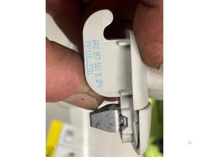 Gebruikte Zonneklep set Volkswagen Up! (121) 1.0 12V 60 Prijs € 40,00 Margeregeling aangeboden door Autodemontage van de Laar