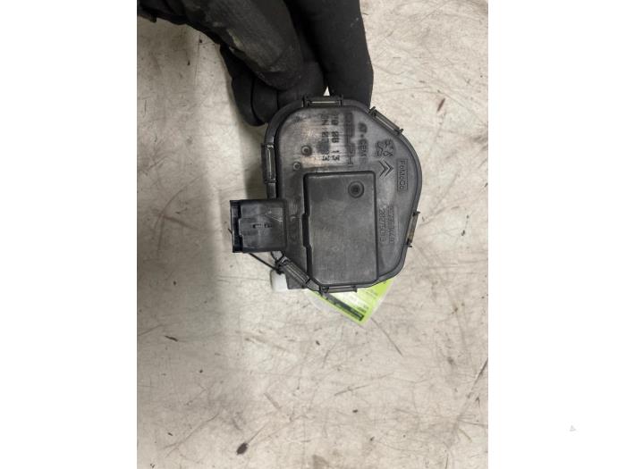 Gasklephuis van een Volvo V40 (MV) 1.6 D2 2013