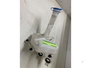 Gebruikte Ruitensproeiertank voor Suzuki Celerio (LF) 1.0 12V Dualjet Prijs op aanvraag aangeboden door Autodemontage van de Laar