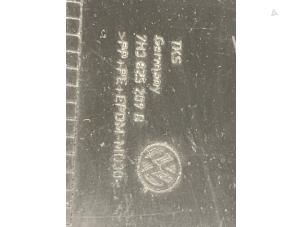 Gebruikte Beschermplaat bodem Volkswagen Transporter T5 2.5 TDi Prijs € 40,00 Margeregeling aangeboden door Autodemontage van de Laar