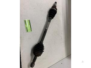 Gebruikte Cardanas links-voor (VWA) Peugeot 208 I (CA/CC/CK/CL) 1.2 Vti 12V PureTech 82 Prijs € 50,00 Margeregeling aangeboden door Autodemontage van de Laar