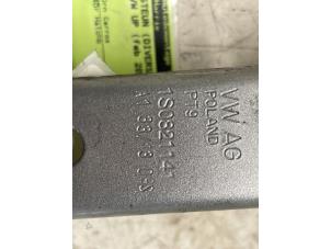 Gebruikte Steun (diversen) Volkswagen Up! (121) 1.0 12V 75 Prijs € 25,00 Margeregeling aangeboden door Autodemontage van de Laar