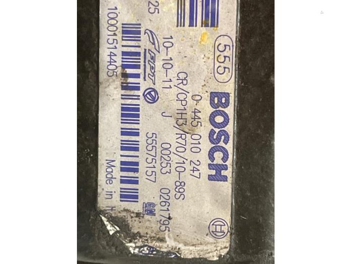 Dieselpomp van een Opel Corsa D 1.3 CDTi 16V ecoFLEX 2010