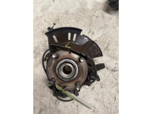 Gebruikte Asschenkel links-voor Hyundai i20 1.2i 16V Prijs € 35,00 Margeregeling aangeboden door Autodemontage van de Laar