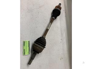 Gebruikte Aandrijfas links-voor Dacia Logan MCV III/Sandero Wagon (SD07) 0.9 TCe 90 12V GPL Prijs € 70,00 Margeregeling aangeboden door Autodemontage van de Laar