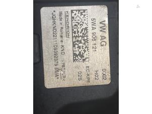 Gebruikte Brandstofpomp module Volkswagen Golf VIII (CD1) 2.0 TSI R 16V 4Motion Prijs € 70,00 Margeregeling aangeboden door Autodemontage van de Laar