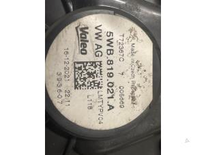 Gebruikte Kachel Ventilatiemotor Volkswagen Golf VIII (CD1) 2.0 TSI R 16V 4Motion Prijs € 50,00 Margeregeling aangeboden door Autodemontage van de Laar