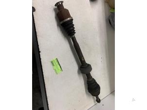 Gebruikte Aandrijfas rechts-voor Dacia Sandero I (BS) 1.2 16V Prijs op aanvraag aangeboden door Autodemontage van de Laar