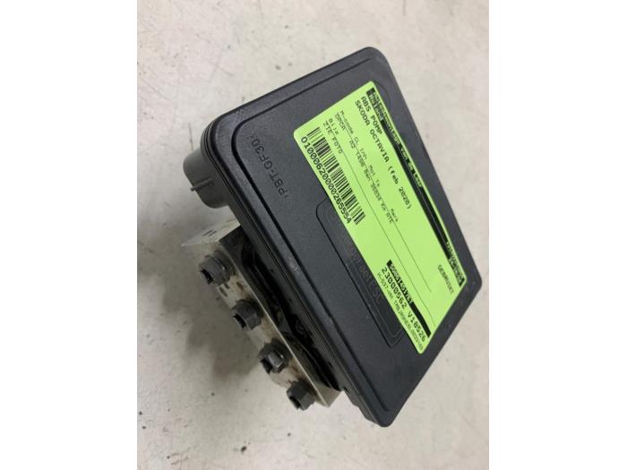 Gebruikte ABS Pomp Skoda Octavia Combi (5EAC) 1.5 TSI Evo 16V Prijs op aanvraag aangeboden door Autodemontage van de Laar