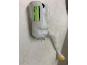 Gebruikte Ruitensproeiertank voor Renault Zoé (AG) 43kW Prijs op aanvraag aangeboden door Autodemontage van de Laar