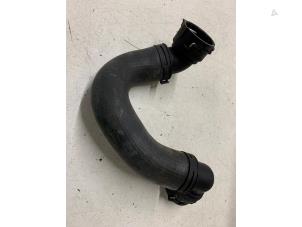 Gebruikte Radiateurslang Opel Mokka/Mokka X 1.4 Turbo 16V 4x2 Prijs € 25,00 Margeregeling aangeboden door Autodemontage van de Laar