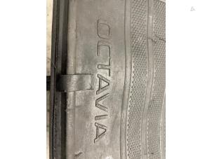 Gebruikte Kofferbak Mat Skoda Octavia Combi (5EAC) 1.6 TDI 16V Prijs € 50,00 Margeregeling aangeboden door Autodemontage van de Laar
