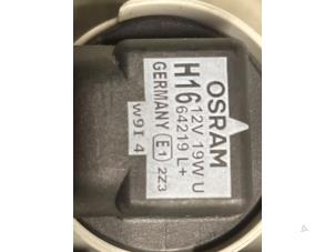 Gebruikte Mistlamp links-voor Peugeot 108 1.0 12V VVT-i Prijs € 30,00 Margeregeling aangeboden door Autodemontage van de Laar