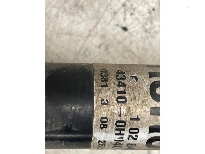 Gebruikte Steekas rechts-voor Peugeot 108 1.0 12V VVT-i Prijs op aanvraag aangeboden door Autodemontage van de Laar