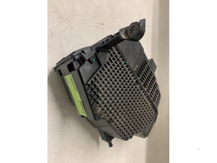 Gebruikte Luchtfilterhuis Dacia Logan MCV II/III/Sandero Wagon 0.9 TCE 12V Prijs € 50,00 Margeregeling aangeboden door Autodemontage van de Laar