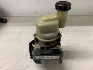 Gebruikte Servopomp Dacia Logan MCV II/Sandero Wagon (7S) 0.9 TCE 12V Prijs op aanvraag aangeboden door Autodemontage van de Laar
