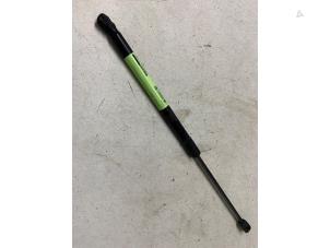 Gebruikte Gasdemper rechts-achter Hyundai i20 Coupe 1.2i 16V Prijs op aanvraag aangeboden door Autodemontage van de Laar