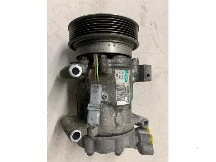 Gebruikte Pomp Airco Renault Clio III (BR/CR) 1.2 16V 75 Prijs € 100,00 Margeregeling aangeboden door Autodemontage van de Laar