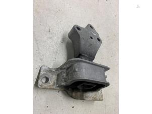 Gebruikte Motorrubber Renault Clio III (BR/CR) 1.2 16V 75 Prijs op aanvraag aangeboden door Autodemontage van de Laar