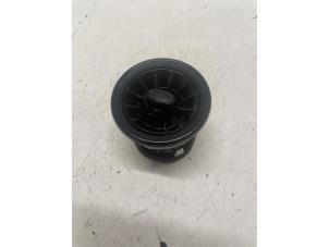 Gebruikte Luchtrooster Dashboard Mercedes Sprinter 3,5t (907.6/910.6) 314 CDI 2.1 D RWD Prijs € 30,25 Inclusief btw aangeboden door Autodemontage van de Laar