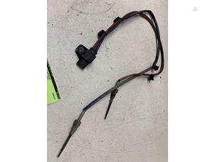 Gebruikte Uitlaat temperatuursensor Renault Trafic (1FL/2FL/3FL/4FL) 2.0 dCi 16V 110 Prijs op aanvraag aangeboden door Autodemontage van de Laar