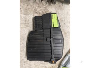 Gebruikte Luchtfilterhuis Peugeot 208 I (CA/CC/CK/CL) 1.2 Vti 12V PureTech Prijs op aanvraag aangeboden door Autodemontage van de Laar