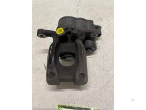 Gebruikte Remklauw (Tang) rechts-achter Mercedes A Limousine (177.1) 1.3 A-200 Turbo Prijs € 100,00 Margeregeling aangeboden door Autodemontage van de Laar