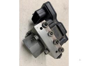 Gebruikte ABS Pomp Renault Clio IV Estate/Grandtour (7R) 1.5 Energy dCi 90 FAP Prijs € 50,00 Margeregeling aangeboden door Autodemontage van de Laar