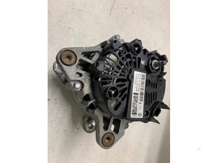 Gebruikte Dynamo Renault Clio IV Estate/Grandtour (7R) 1.5 Energy dCi 90 FAP Prijs op aanvraag aangeboden door Autodemontage van de Laar