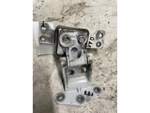 Gebruikte Scharnier deur rechts-achter Maxus eDeliver 3 50 kWh, 53 kWh Prijs op aanvraag aangeboden door Autodemontage van de Laar