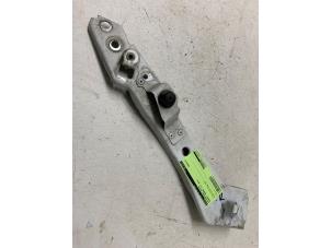 Gebruikte Koplampframe rechts Renault Megane III Berline (BZ) 1.6 16V Prijs € 25,00 Margeregeling aangeboden door Autodemontage van de Laar