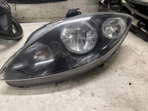 Gebruikte Linker Koplamp Seat Altea XL (5P5) 1.9 TDI Prijs € 70,00 Margeregeling aangeboden door Autodemontage van de Laar