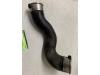Intercooler Slang van een Mercedes CLA (117.3), 2013 / 2019 1.6 CLA-180 16V, Sedan, 4Dr, Benzine, 1.595cc, 90kW (122pk), FWD, M270910, 2013-01 / 2019-03, 117.342 2013