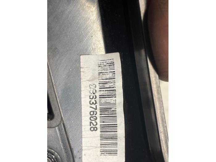 Buitenspiegel links van een Opel Vivaro 1.6 CDTi BiTurbo 125 2017