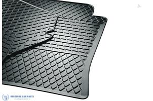 Nieuwe Matten Set Volkswagen Polo IV (9N1/2/3) Prijs € 30,25 Inclusief btw aangeboden door Autodemontage van de Laar