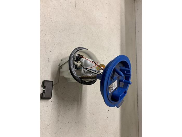 Gebruikte Benzinepomp Volkswagen Polo VI (AW1) 1.0 TSI 12V Prijs op aanvraag aangeboden door Autodemontage van de Laar