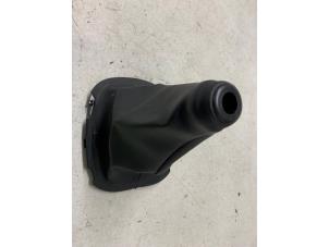 Gebruikte Versnellingspookhoes Toyota Aygo (B40) 1.0 12V VVT-i Prijs op aanvraag aangeboden door Autodemontage van de Laar