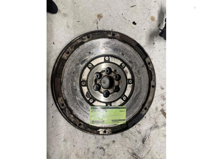 Gebruikte Dubbele massa vliegwiel Peugeot 208 I (CA/CC/CK/CL) 1.2 Vti 12V PureTech 82 Prijs op aanvraag aangeboden door Autodemontage van de Laar