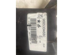 Gebruikte Mistlamp links-voor Peugeot 407 (6D) 1.6 HDi 16V Prijs € 20,00 Margeregeling aangeboden door Autodemontage van de Laar