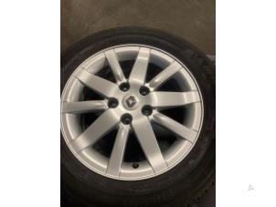 Gebruikte Velg + Band Renault Clio IV Estate/Grandtour (7R) 1.5 Energy dCi 90 FAP Prijs op aanvraag aangeboden door Autodemontage van de Laar