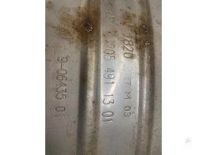 Gebruikte Uitlaat Middendemper Mercedes C (W205) C-180 1.6 16V Prijs op aanvraag aangeboden door Autodemontage van de Laar