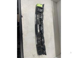 Gebruikte Bumpersteun midden-achter Renault Laguna III (BT) 1.5 dCi 110 FAP Prijs € 25,00 Margeregeling aangeboden door Autodemontage van de Laar