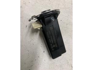 Gebruikte Antenne Versterker Mercedes C (W205) C-180 1.6 16V Prijs op aanvraag aangeboden door Autodemontage van de Laar