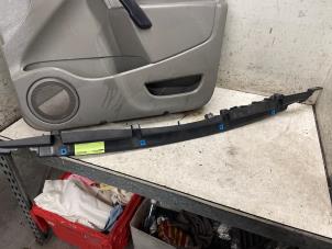 Gebruikte Bumpersteun midden-achter Renault Kangoo Express (FW) 1.5 dCi 85 Prijs € 25,00 Margeregeling aangeboden door Autodemontage van de Laar