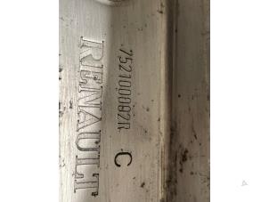 Gebruikte Bumperbalk voor Renault Laguna III (BT) 1.6 16V Prijs € 70,00 Margeregeling aangeboden door Autodemontage van de Laar