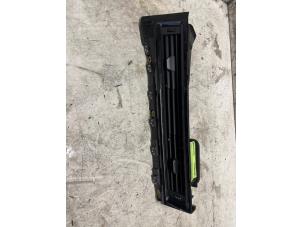 Gebruikte Luchtrooster Dashboard Audi A1 Sportback (GBA) 1.0 30 TFSI 12V Prijs € 70,00 Margeregeling aangeboden door Autodemontage van de Laar