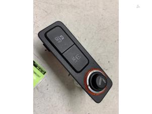 Gebruikte Bandenspanning schakelaar Volkswagen Up! (121) 1.0 12V 60 Prijs € 20,00 Margeregeling aangeboden door Autodemontage van de Laar